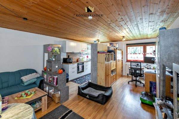 Alles zusammen: Wohnen-Essen-Kochen-Arbeiten...