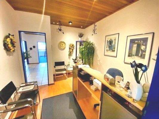 Zweckmäßig eingerichtet ist der Anmeldebereich