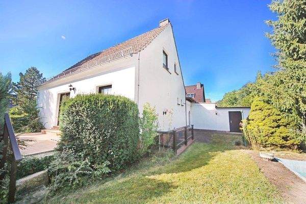 Hausansicht / Grundstücksseite