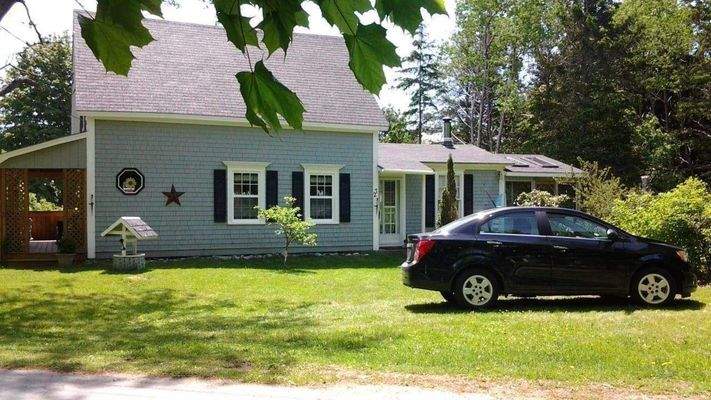 Haus Seitenansicht Parken