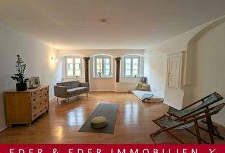 &quot;Belle Etage&quot; mit hellem Wohnzimmer