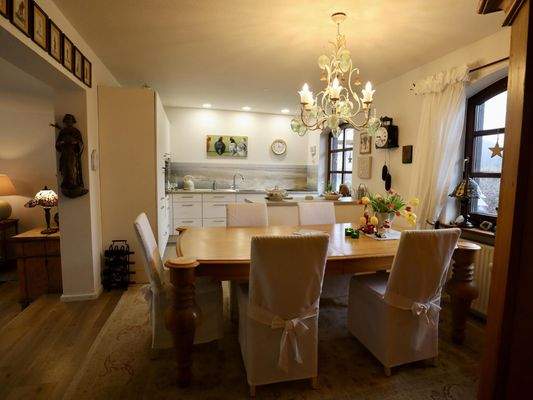 Essbereich mit Küche