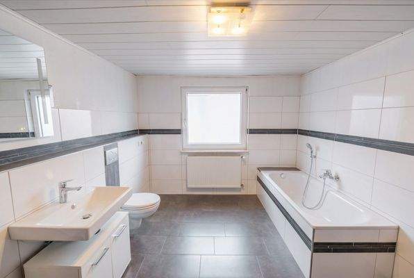 Badezimmer Haus links