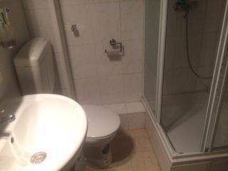 Badezimmer mit Duschbad