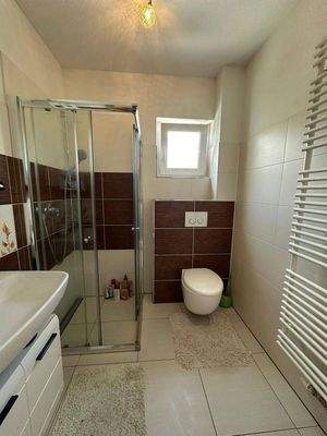 Dusche, WC im EG