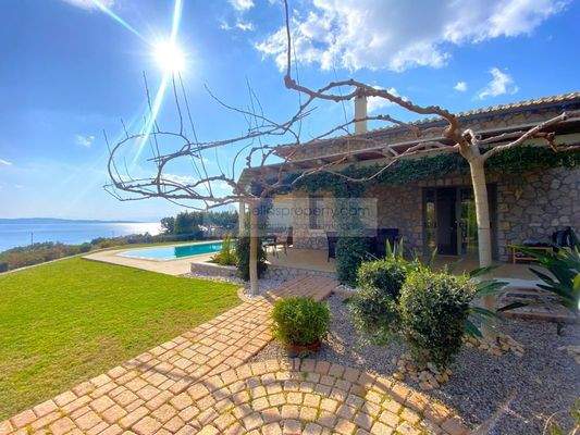 img_5f9fed05-d0af-48da-ad18-588377d431d5