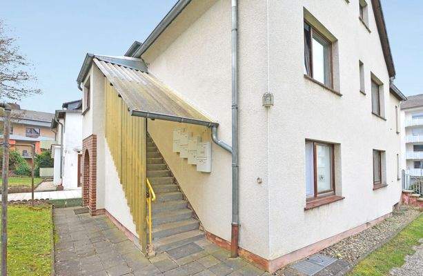 Nr 12 Eingang Wohnungen