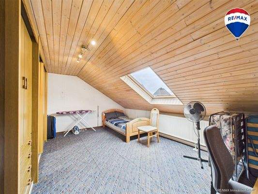 RE/MAX Immobilien DeLux Haus Merzig / Besseringen Zimmer 2. OG