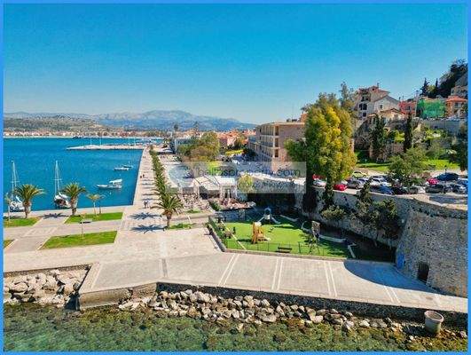 fd27c10d98d44674a0b0d53c5257ae6c-original