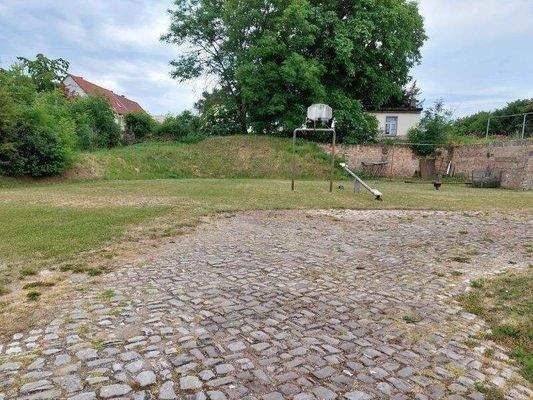 Grundstück, vorderer Teil (3)