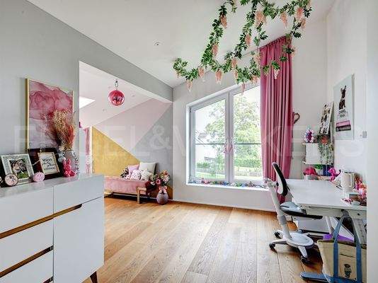 Zimmer 1 im DG Wohnung 2