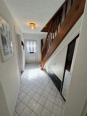 Flur in EG mit Blick zu Haustüre