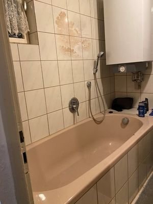Bad mit Wanne