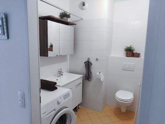 Bad mit Badewanne OG