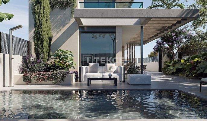 Detached Luxury Villas in a Complex in Los Alcázares