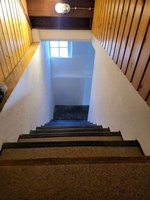 Treppenabgang zum Keller (2).jpg