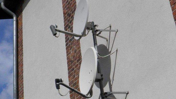 SAT-Anlage  am Hausgiebel