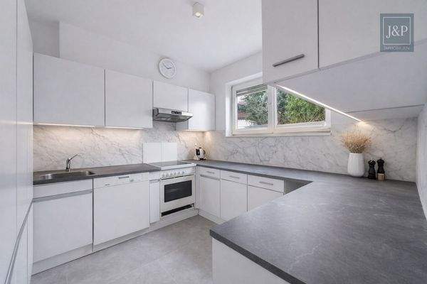 Küche KI Überarbeitet