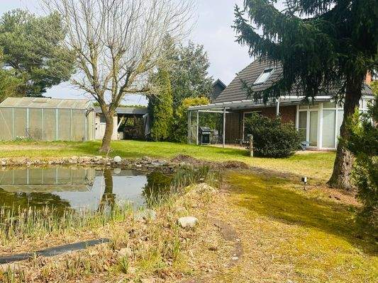 Grundstück mit Gartenteich