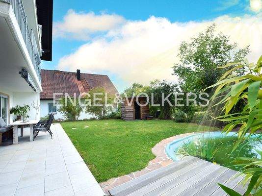 Schöner Garten mit viel Platz (im Hintergrund das Saunahaus)