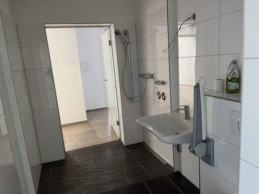 Bad beidseitig begehbar