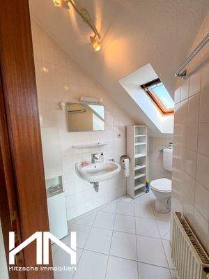 Tageslichtbad im Dach mit Dusche