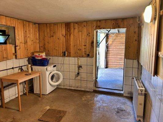 Keller mit Zugang zur Garage