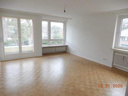 Wohnzimmer mit Balkon