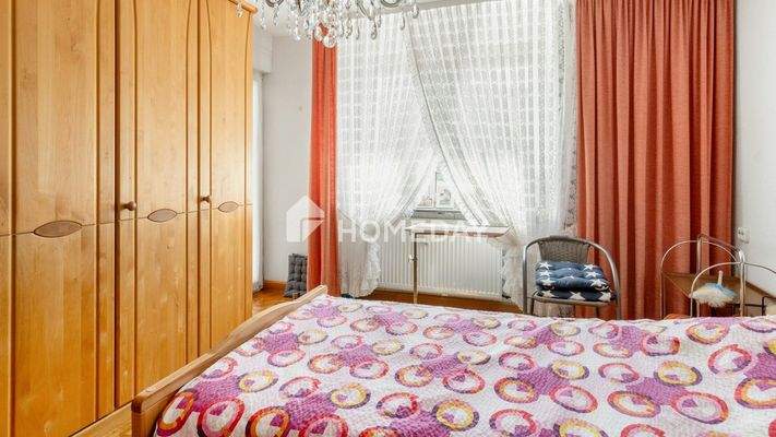 1. OG Schlafzimmer 1