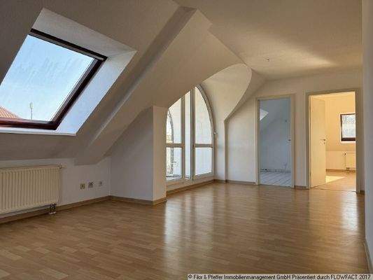 Wohnzimmer mit Balkon