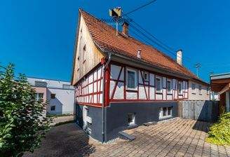 Haus mit Hof oder Terrasse