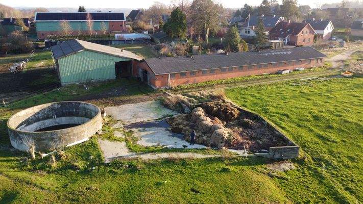 Güllebecken, Kuhstall, Scheune