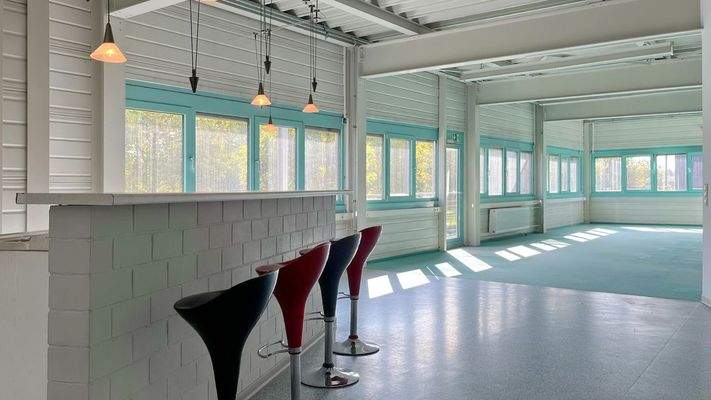 Obergeschoss I Raum mit natürlichem Lichteinfall und direktem Zugang zur Außentreppe