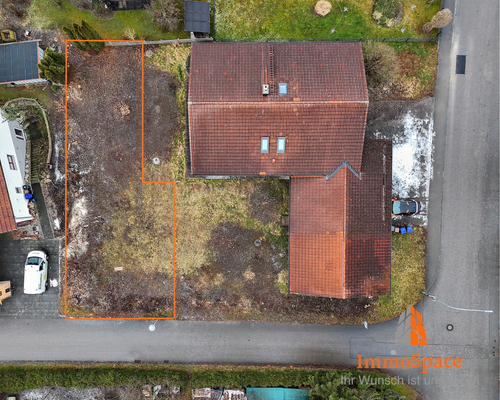 Blick von oben auf das Grundstück und das Haus