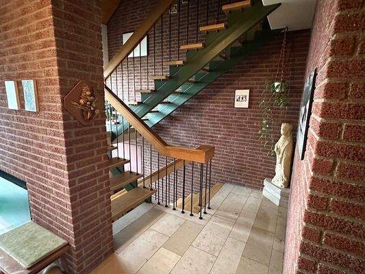 Flur zu den Wohnungen im DG, UG und Kellerbereich