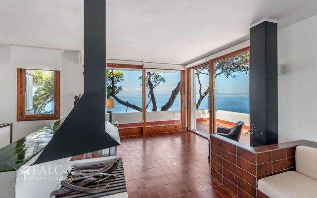 Wohnzimmer mit Kamin