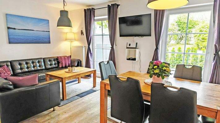 Mit 43'' Smart-TV u. Blu-Ray