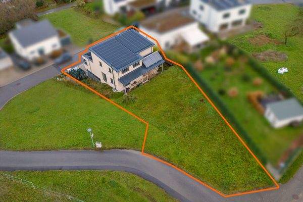 Luftansicht mit ungefährer Grundstücksmarkierung