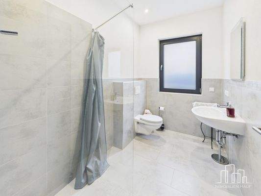 CAM02839G0-PR0330-STILL005