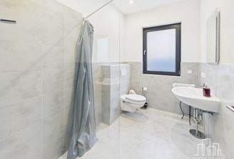 CAM02839G0-PR0330-STILL005