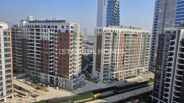 Apartments in a Secure Complex with Pool in Kartal Istanbul