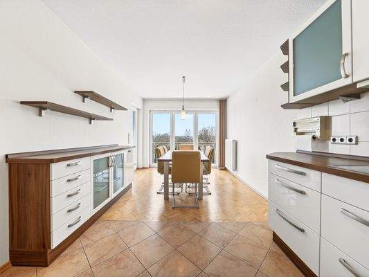 Küche und Esszimmer