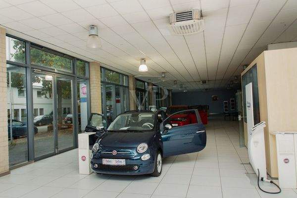 Ausstellungshalle links innen I