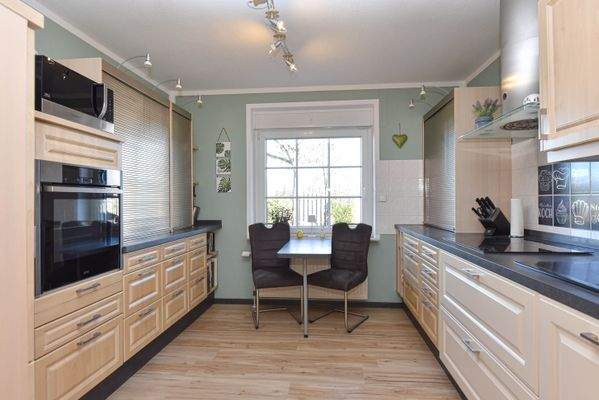 Küche mit Einbauküche inkl. Markeneinbaugeräte