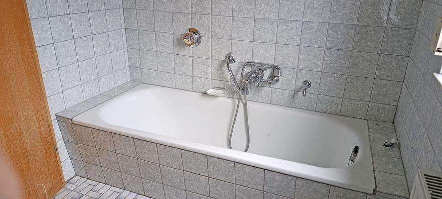 Obergeschoss_Bad Wanne.jpg