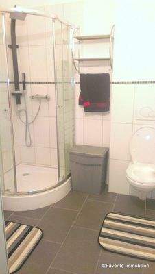 Badezimmer mit Dusche + WC