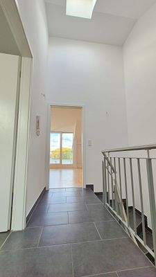 DG Treppenaufgang mit Oberlicht.jpg