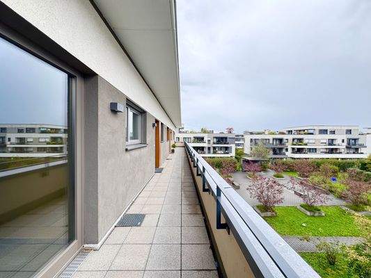 Langer Balkon mit Aussicht