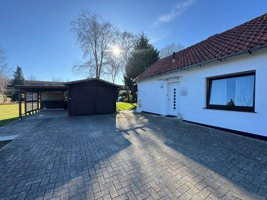 Hinterhaus / Carport