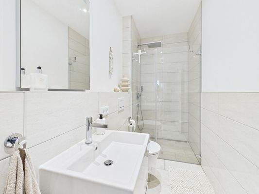 modernes Gäste-Duschbad